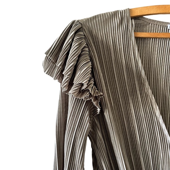 Zara Long Sleeve Ruffled Pleated Blouse Size S - Picture 4 of 6